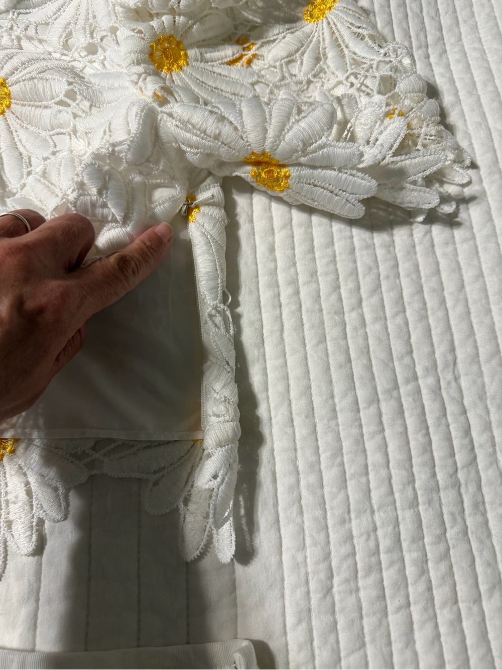 Saylor Morgana Daisy Lace Top Shorts Set White Yellow Size S - Picture 8 of 12